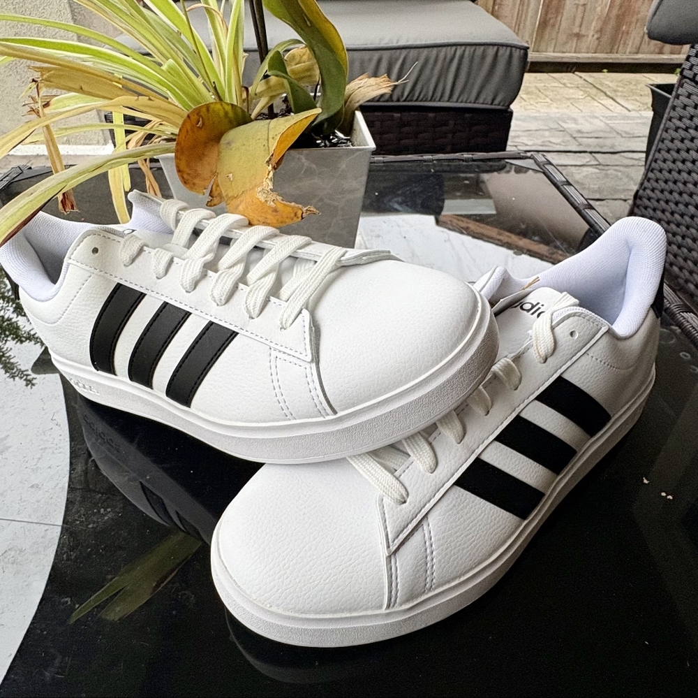 Adidas Sneakers